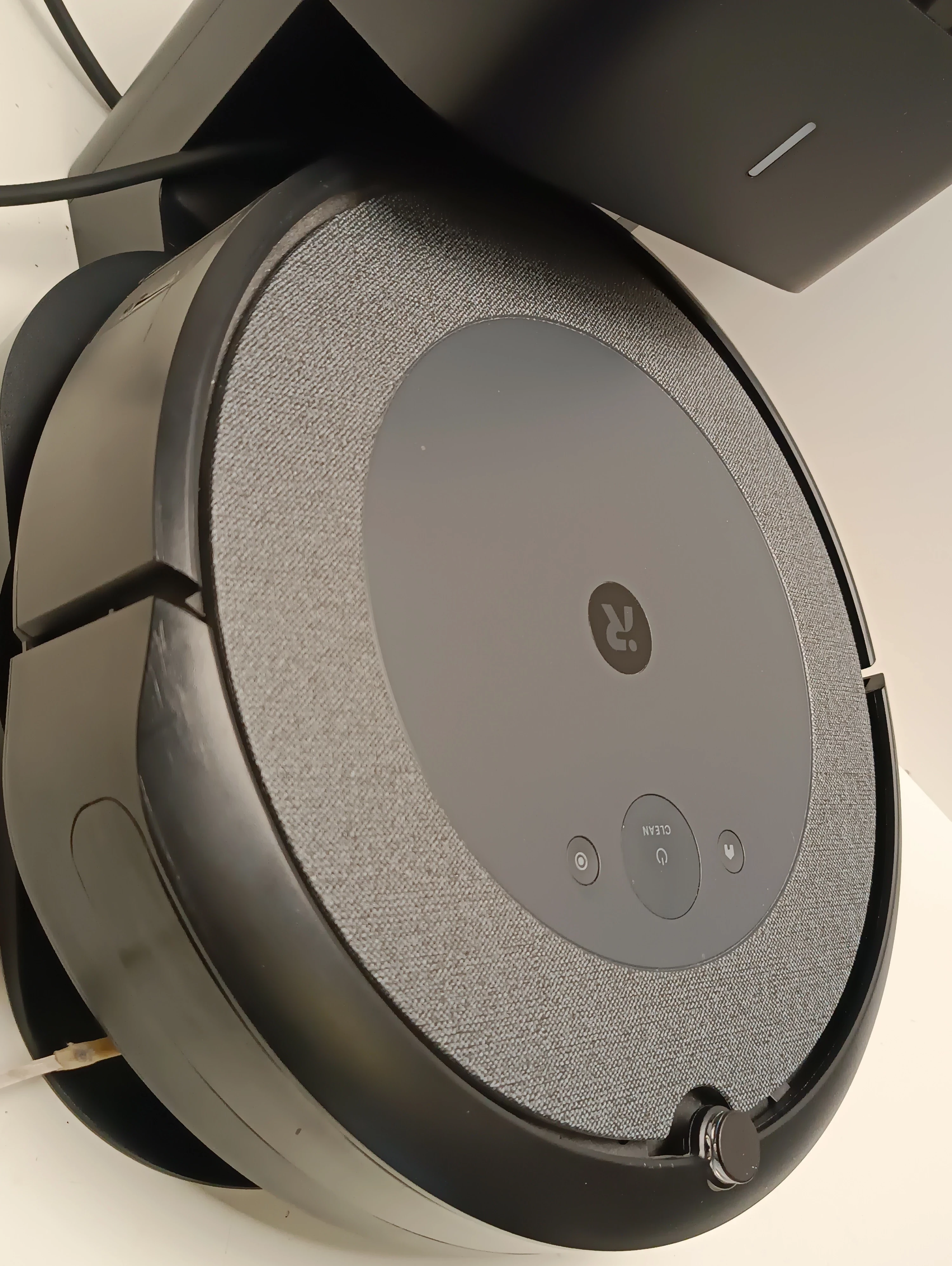 robot-odkurzajacy-irobot-roomba-i3-kolor-dominujacy-srebrnyszary