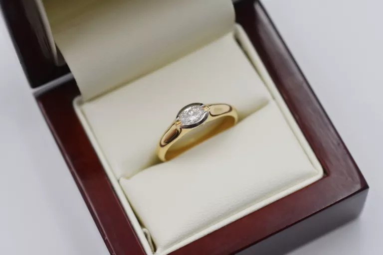 ZŁOTY PIERŚCIONEK Z CYRKONIĄ PR.585 14K R.19 3,21G