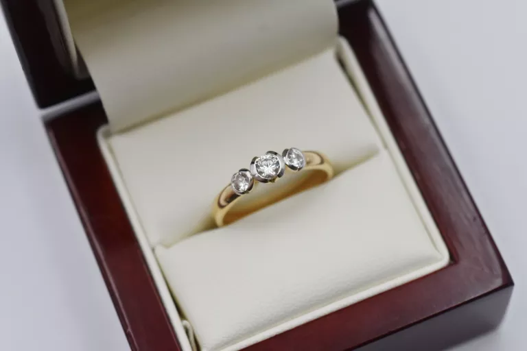 ZŁOTY PIERŚCIONEK Z CYRKONIAMI PR.585 14K R.18 3,09G