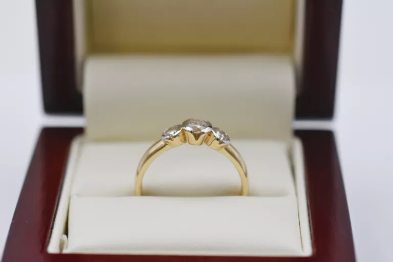 ZŁOTY PIERŚCIONEK Z CYRKONIAMI PR.585 14K R.18 3,09G