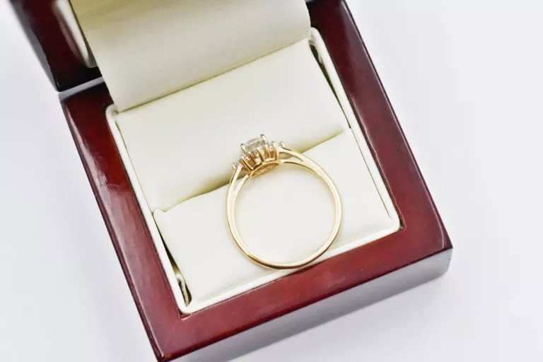 przesliczny-zloty-pierscionek-z-cyrkoniami-p585-14k-308g-r20-kolor-dominujacy-205826-225106