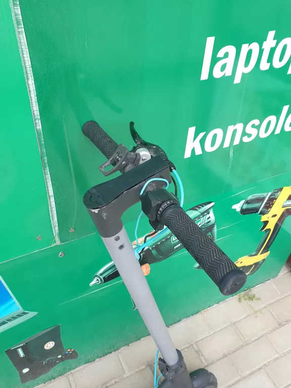 HULAJNOGA MOTUS SCOOTY 8.5 + ŁADOWARKA