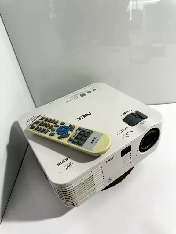 PROJEKTOR NEC VE281