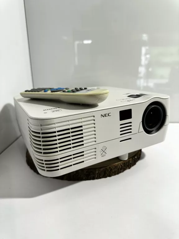 PROJEKTOR NEC VE281