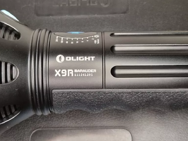 LATARKA AKUMULATOROWA EDC OLIGHT X9R MARAUDER
