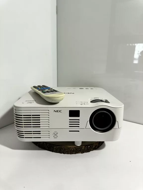 PROJEKTOR NEC VE281