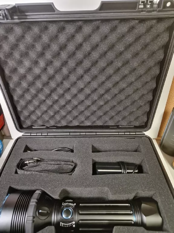 LATARKA AKUMULATOROWA EDC OLIGHT X9R MARAUDER