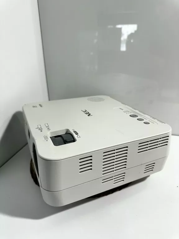 PROJEKTOR NEC VE281