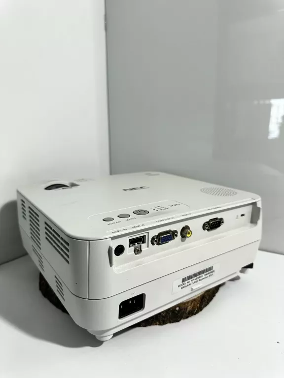 PROJEKTOR NEC VE281