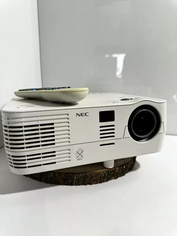PROJEKTOR NEC VE281