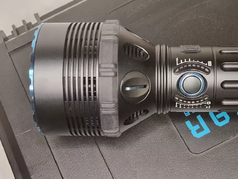 LATARKA AKUMULATOROWA EDC OLIGHT X9R MARAUDER
