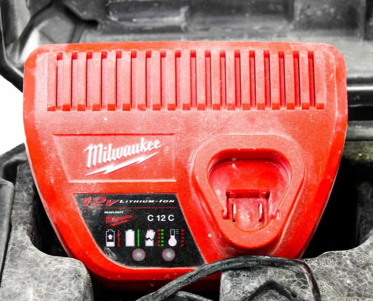 laser-krzyzowy-milwaukee-m12-3pl-stan-uzywany