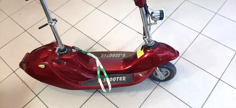 HULAJNOGA ELEKTRYCZNA Z SIODEŁKIEM E SCOOTER