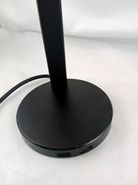 STOJAK NA SŁUCHAWKI RAZER BASE STATION V2 CHROMA