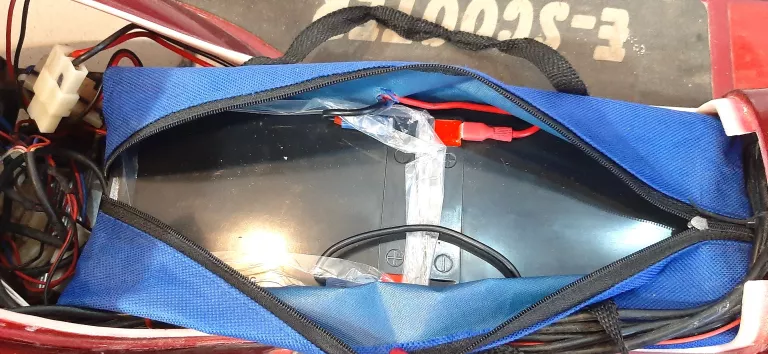 HULAJNOGA ELEKTRYCZNA Z SIODEŁKIEM E SCOOTER