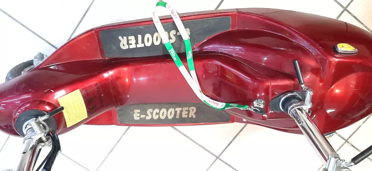 HULAJNOGA ELEKTRYCZNA Z SIODEŁKIEM E SCOOTER