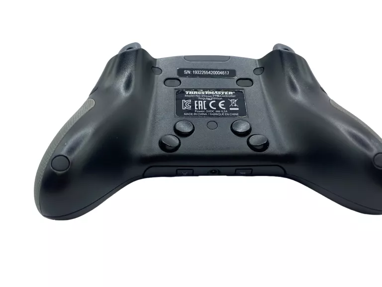 pad-przewodowy-thrustmaster-eswap-pro-controller-kolor-czarny