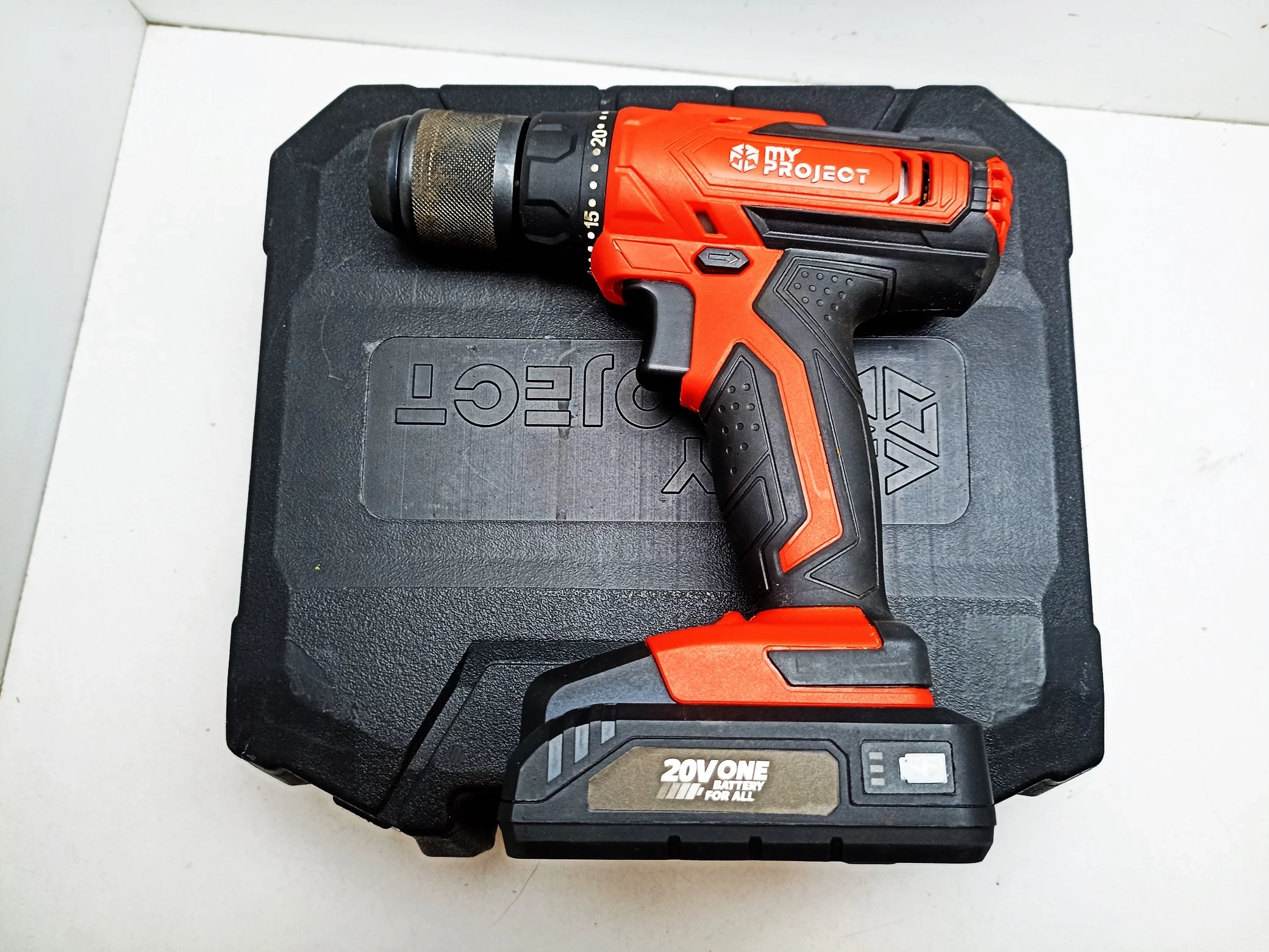 wkretarka-my-project-walizka-napiecie-v-12-v