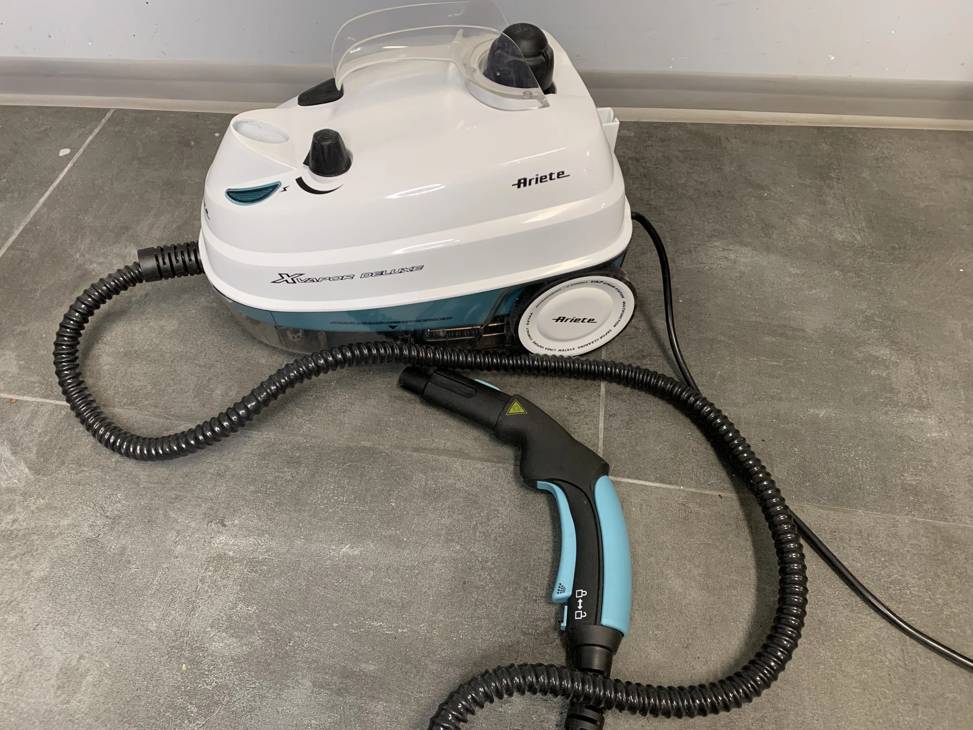 myjka-parowa-ariete-xvapor-deluxe-4146-komplet-kolor-dominujacy-bialy