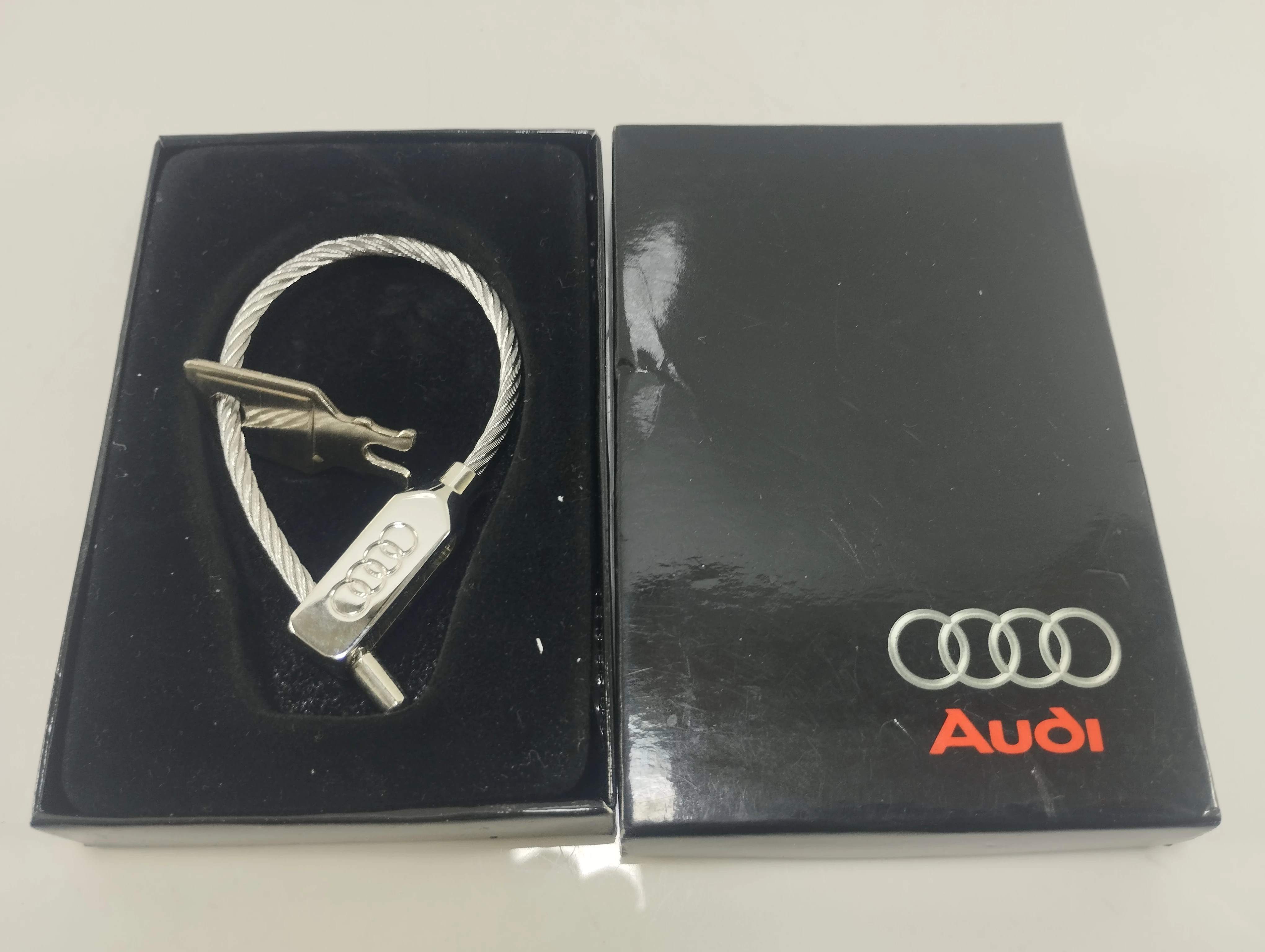 brelok-audi-glogowska-35a-poznan-ska-x