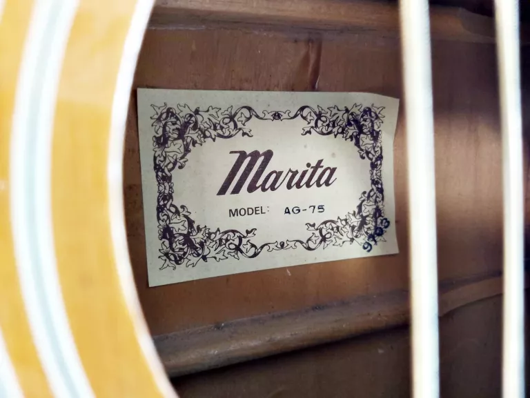 GITARA MARITA AG-75 USZKODZONA TRZESZCZY