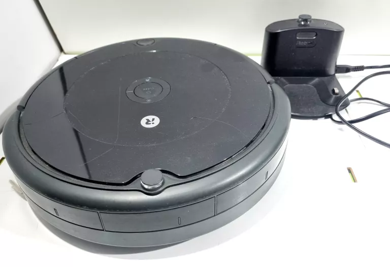 ROBOT SPRZĄTAJĄCY IROBOT ROOMBA 692 CZARNY | Roboty sprzątające |  Loombard.pl