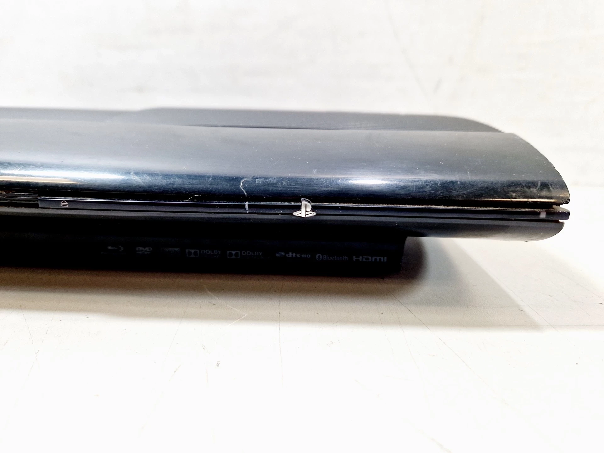 konsola-sony-playstation-3-super-slim-160gb-pad-cech-4004a-opis-dysk-wbudowana-pamiec-120-gb