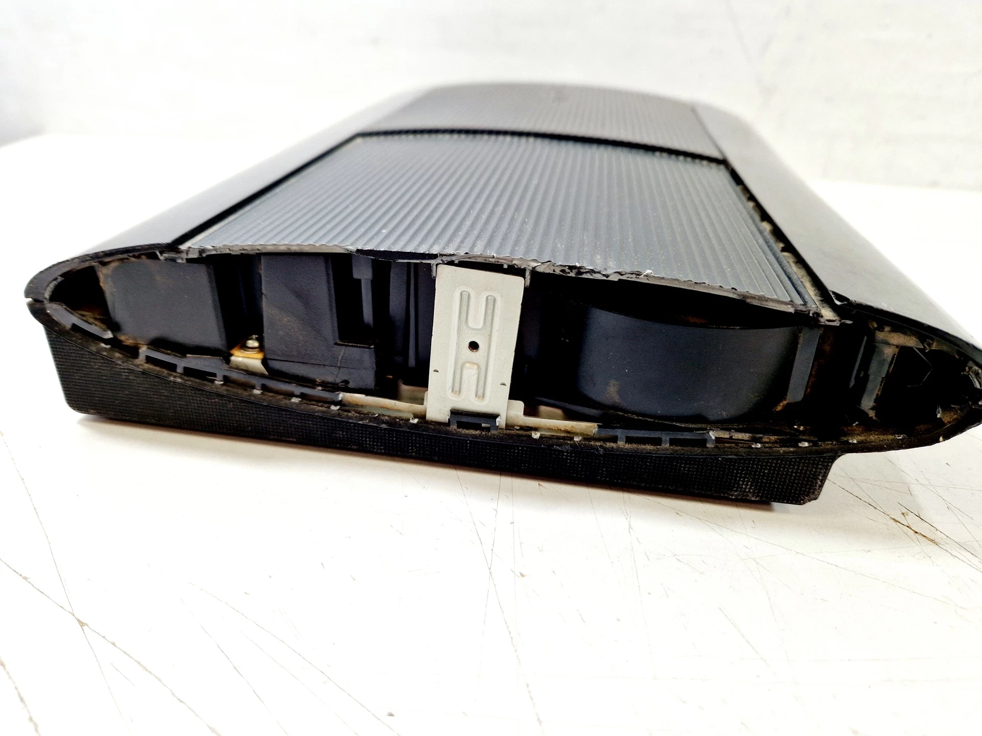 konsola-sony-playstation-3-super-slim-160gb-pad-cech-4004a-opis-liczba-kontrolerow-w-zestawie-1