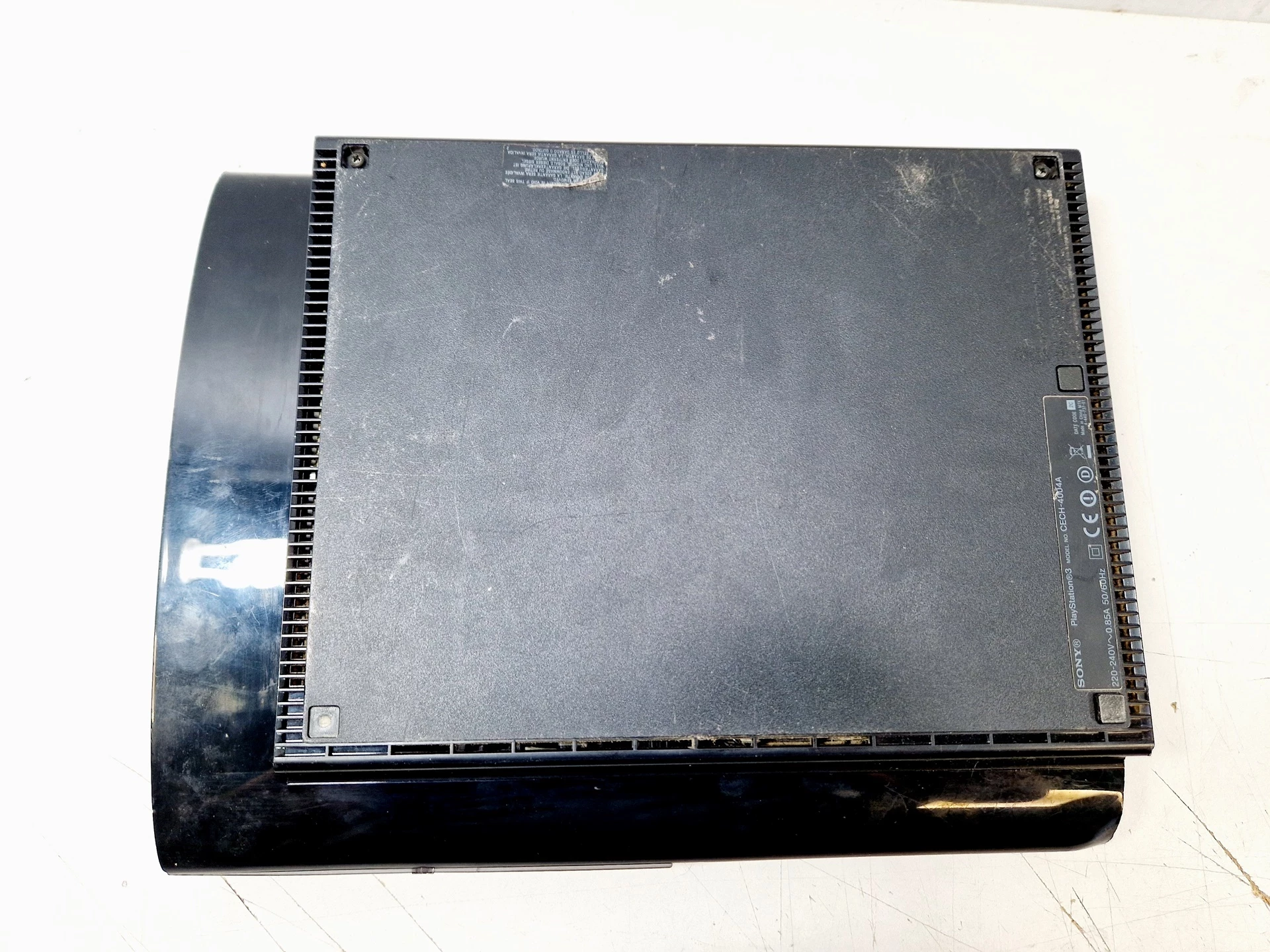 konsola-sony-playstation-3-super-slim-160gb-pad-cech-4004a-opis-dysk-wbudowana-pamiec-120-gb