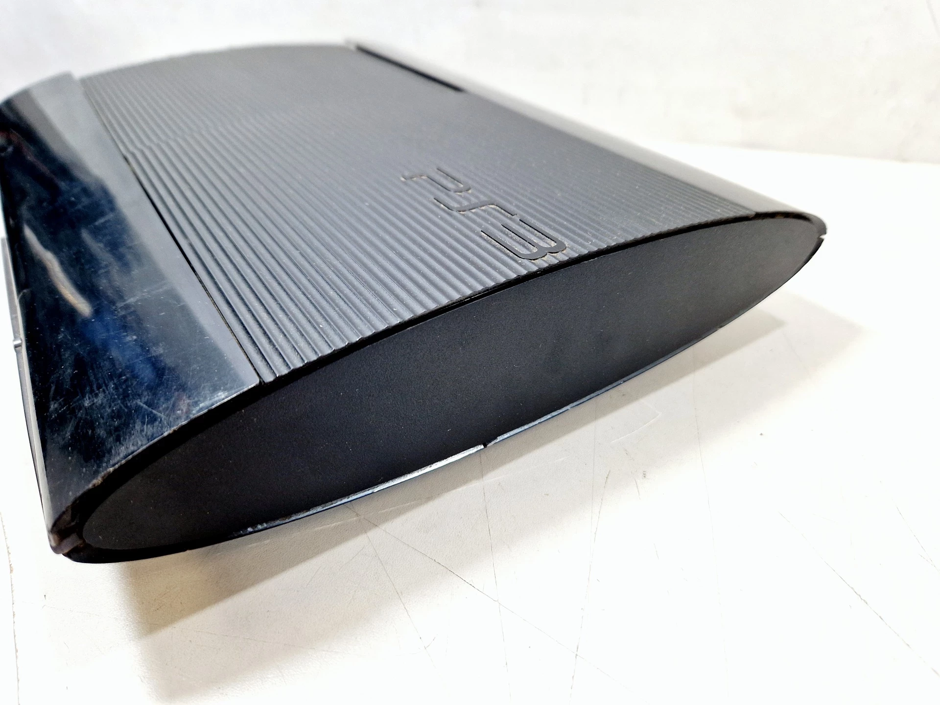 konsola-sony-playstation-3-super-slim-160gb-pad-cech-4004a-opis-gry-w-zestawie-nie