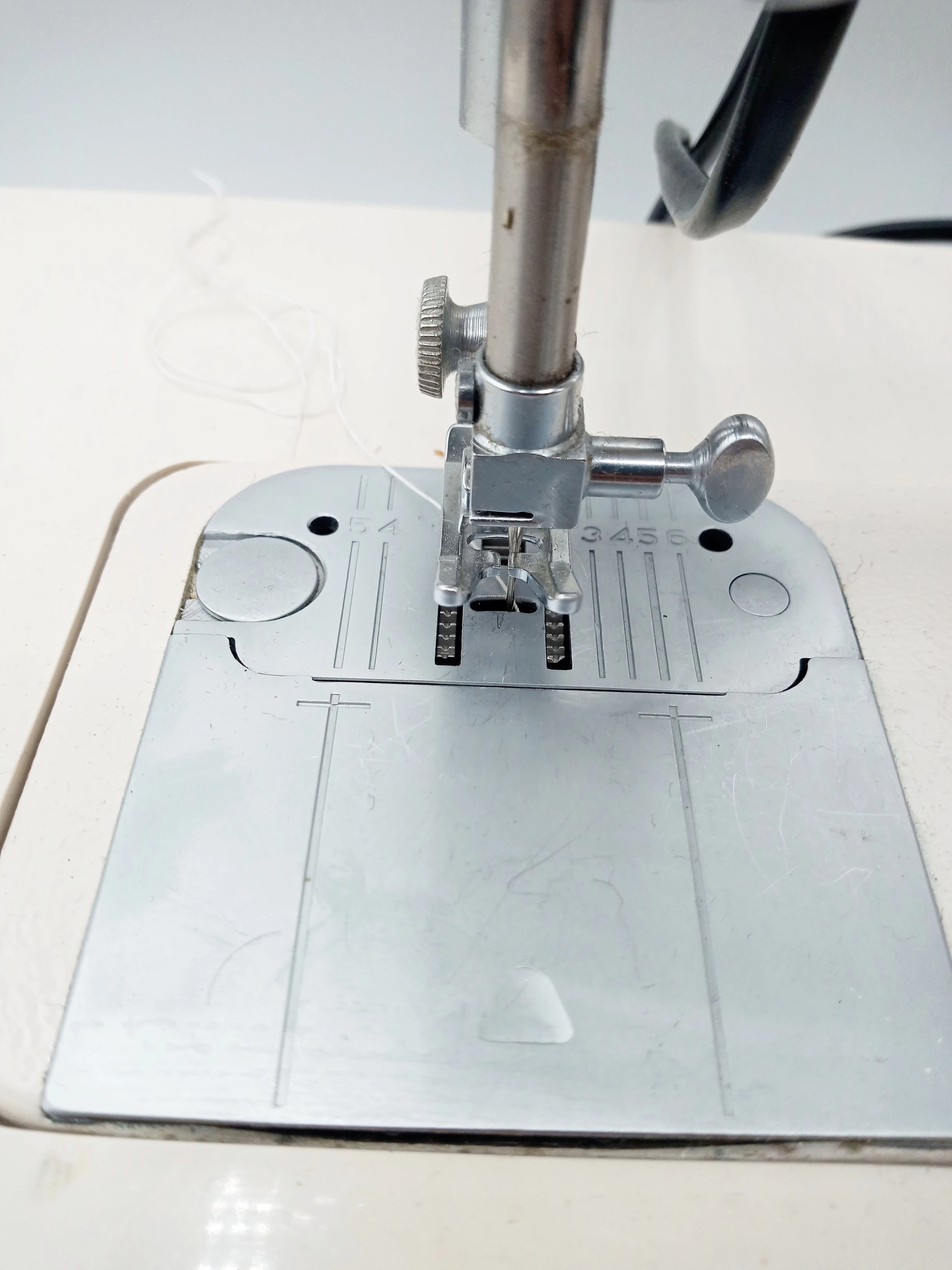 maszyna-do-szycia-lucznik-834-zabytkowa-at-okazja-at-stan-uzywany