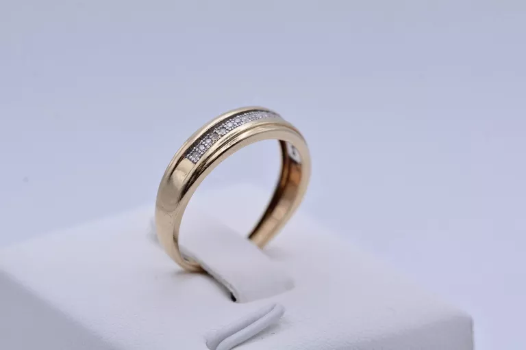 APART ELEGANCKI PIERŚCIONEK Z 20 DIAMENTAMI 0,06 CT VS/H ZŁOTO PR 585