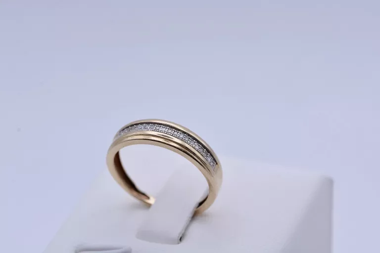 APART ELEGANCKI PIERŚCIONEK Z 20 DIAMENTAMI 0,06 CT VS/H ZŁOTO PR 585