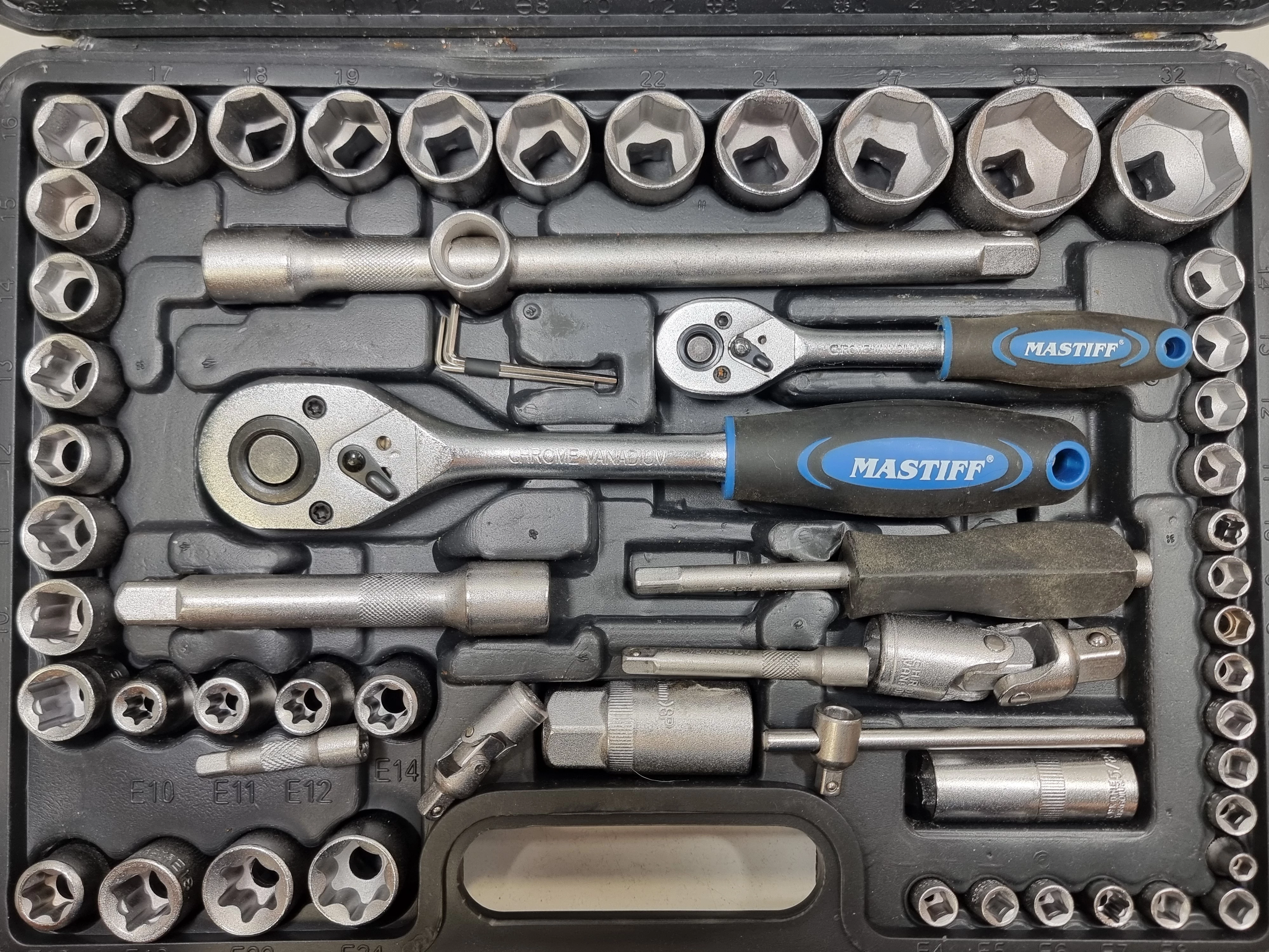zestaw-klucze-nasadowe-108-szt-mastiff-stan-powystawowy