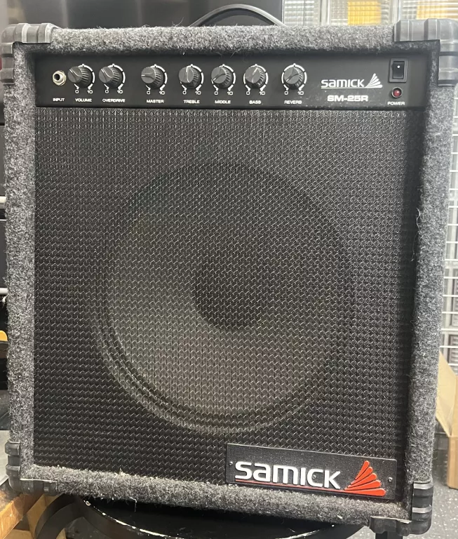 WZMACNIACZ GITAROWY SAMICK SM-25R / PIECYK GITAROWY