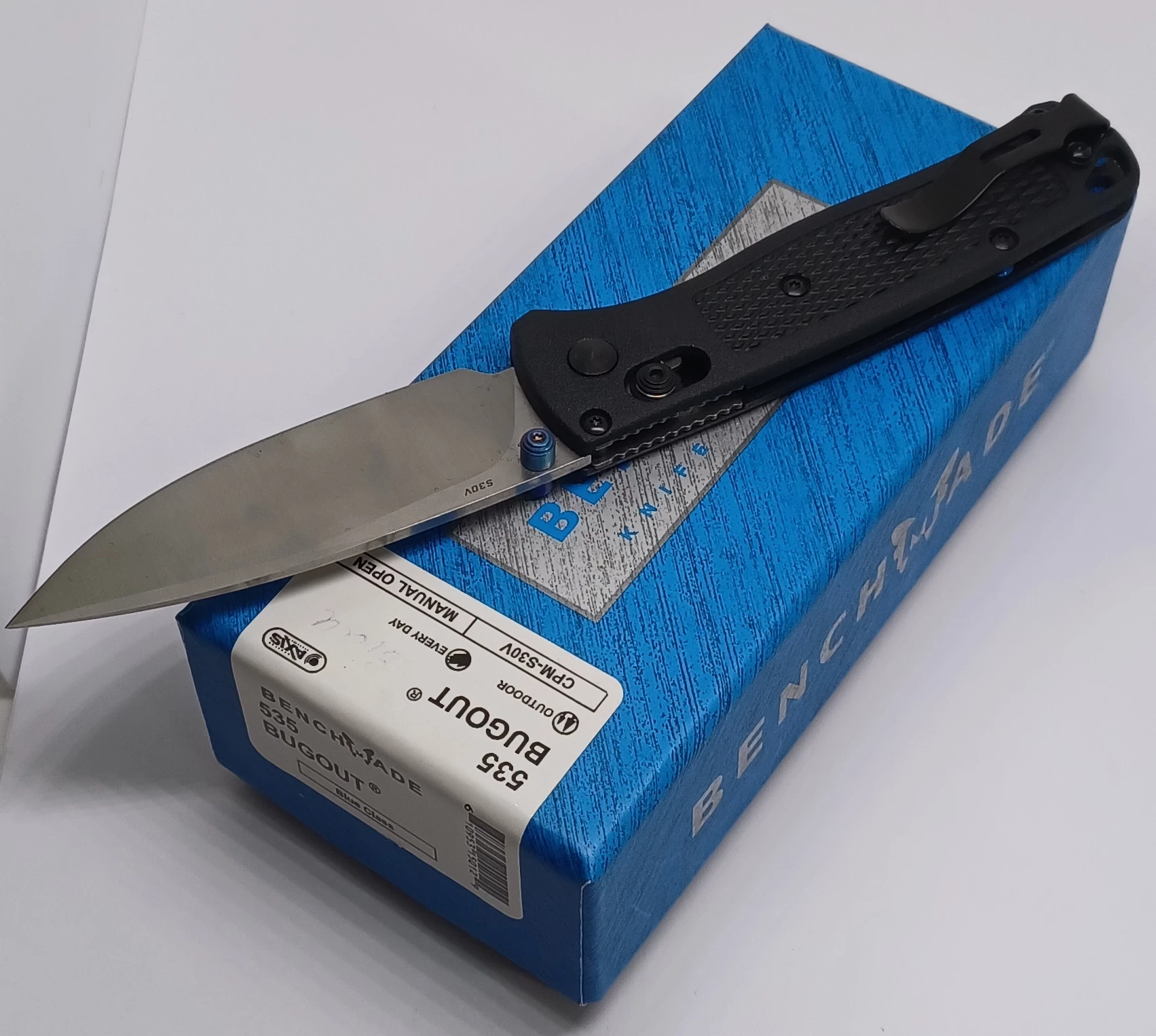 noz-benchmade-535-bugout-kod-producenta-556-blu-s30v