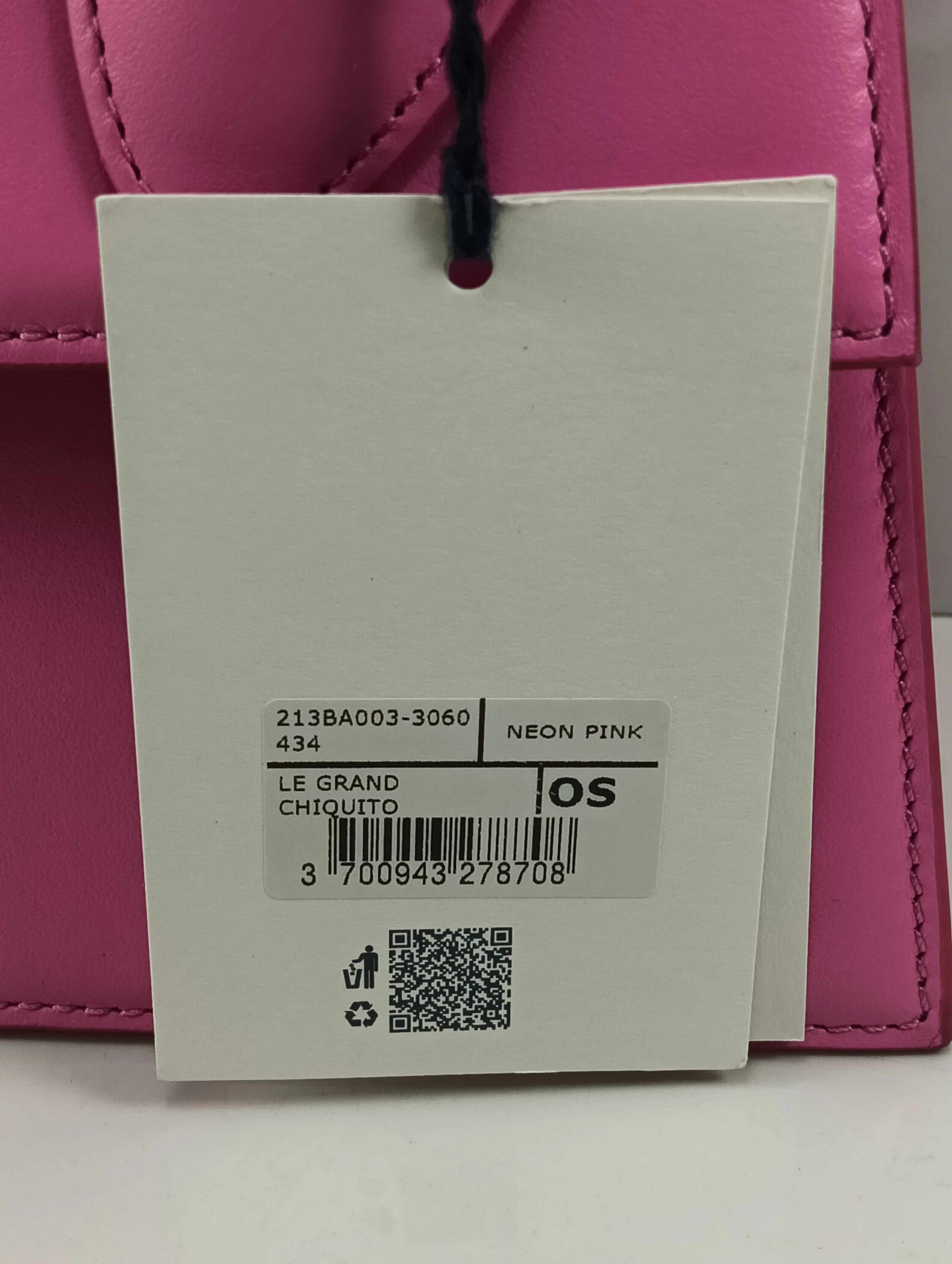 torebka-damska-le-grand-chiquito-jacquemus-neon-pink-product-id-391d4d5f-437c-4b9e-ad4e-e1c41492e057