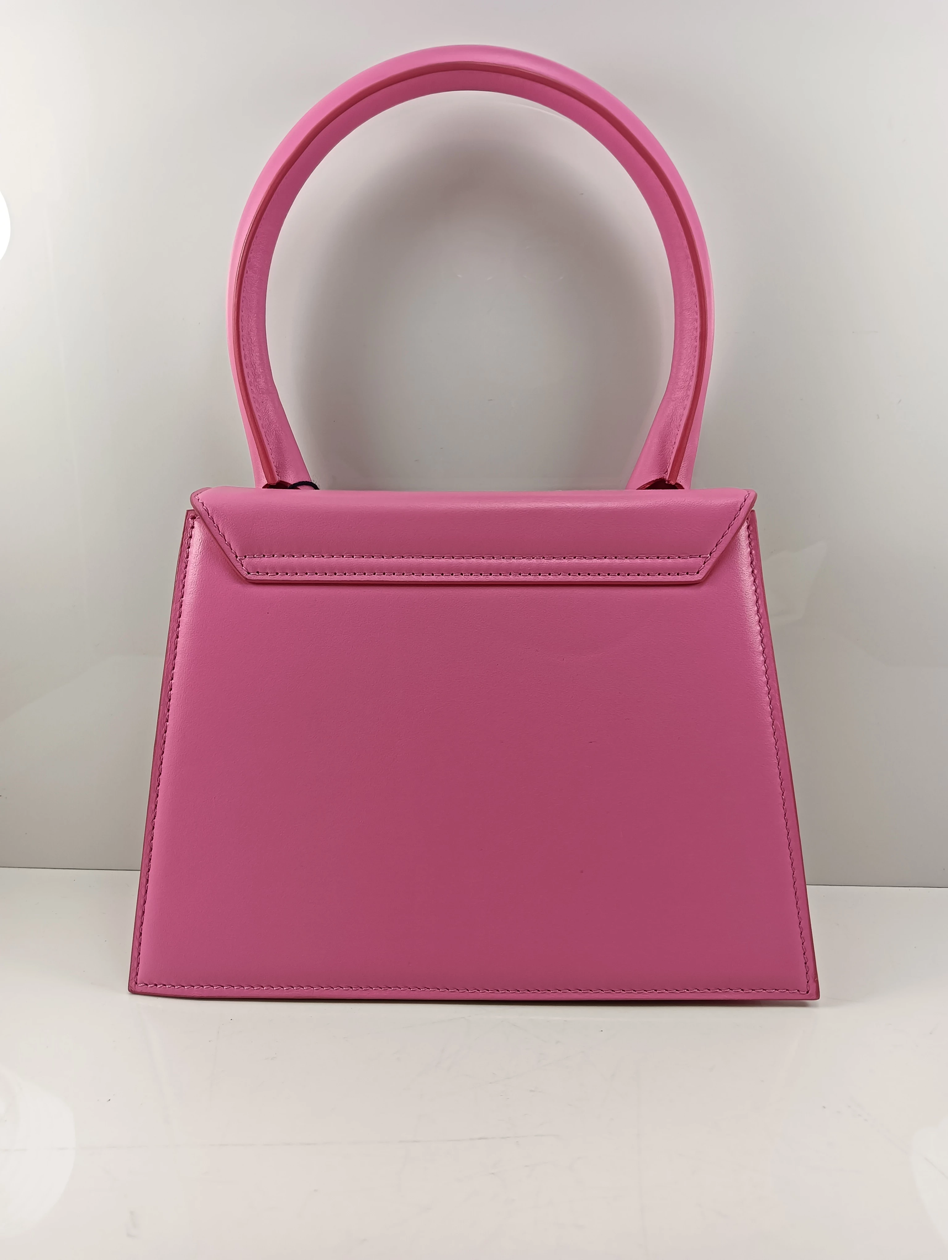 torebka-damska-le-grand-chiquito-jacquemus-neon-pink-marka-bez-marki