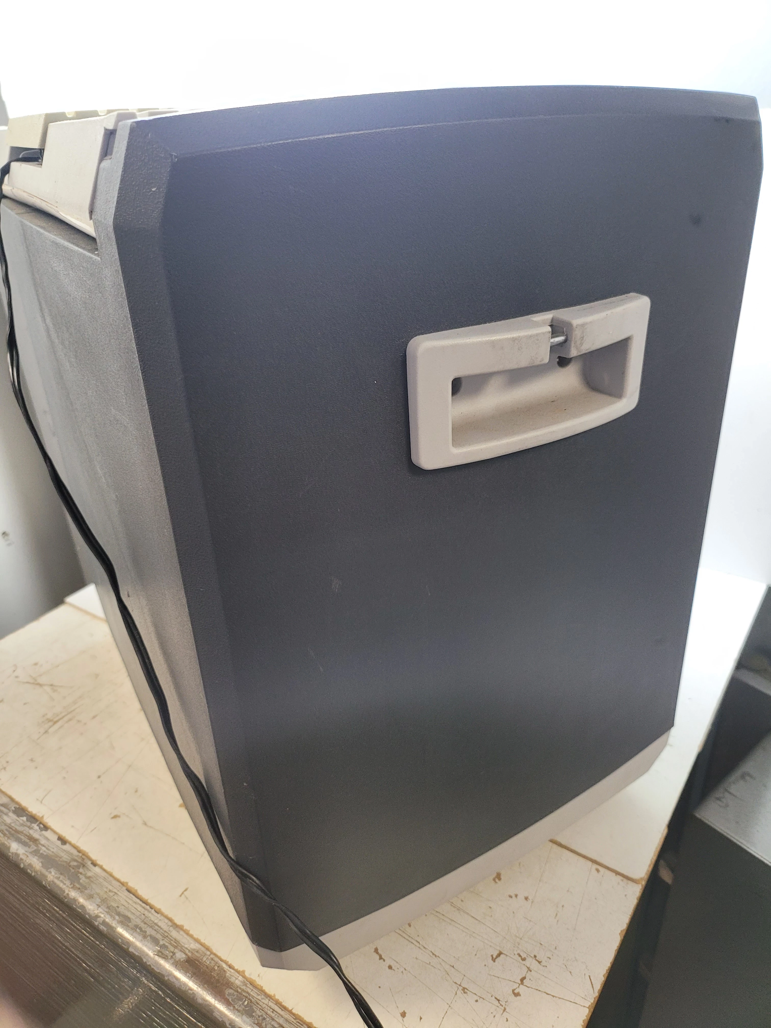 lodowka-turystyczna-norauto-28l-rodzaj-elektryczne