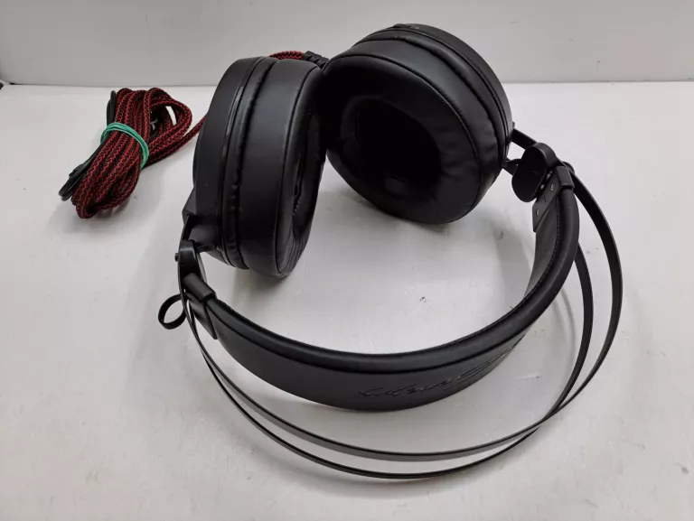 SŁUCHAWKI WOKÓŁUSZNE GENESIS NEON 600 RGB