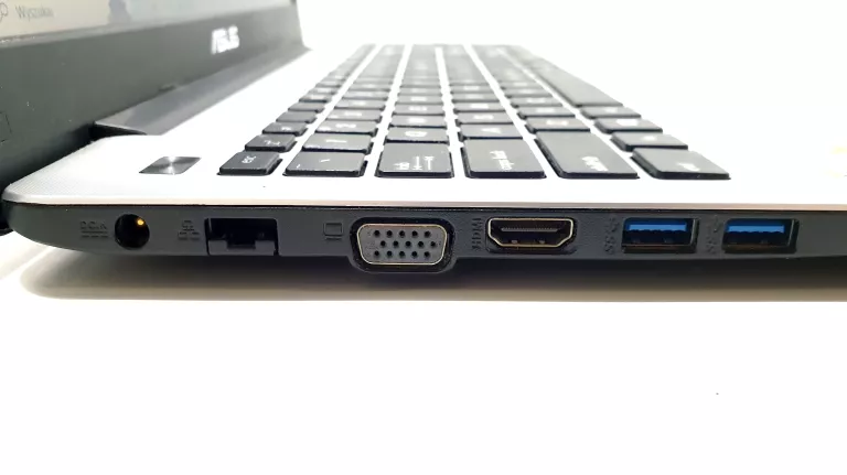 LAPTOP ASUS X555L PROCESOR I5/8 RAM/SSD 250GB/ KARTA GRAFICZNA NVIDIA 920M