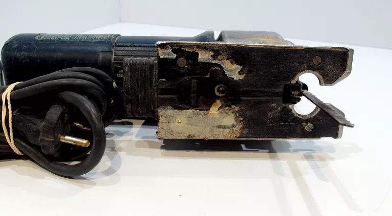 wyrzynarka-bosch-gst-85-pbe-mocowanie-brzeszczotu-chwyt-typu-t