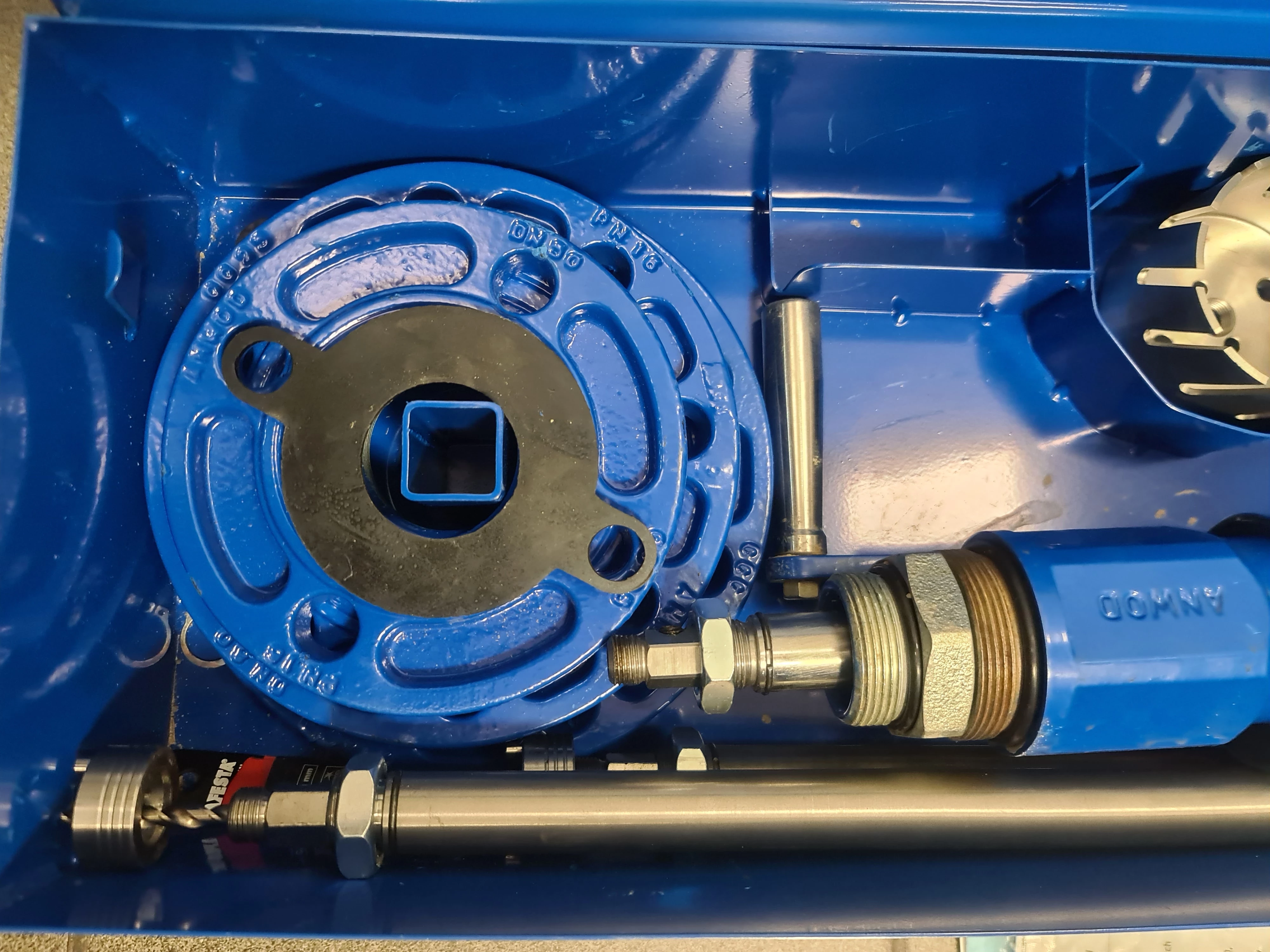 aparat-do-nawiercania-wodociagow-pod-cisnieniem-duzy-zestaw-nap-99-stan-uzywany