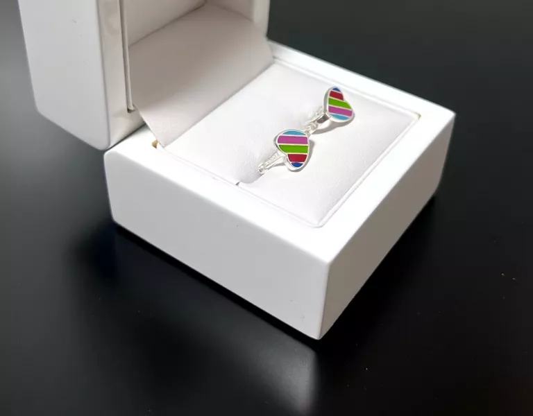 ŚLICZNE SREBRNE KOLCZYKI SERDUSZKA 925 1,92G