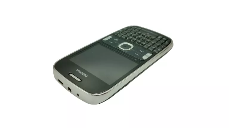 TELEFON Z KLAWIATURĄ NOKIA ASHA 302 + ŁADOWARKA