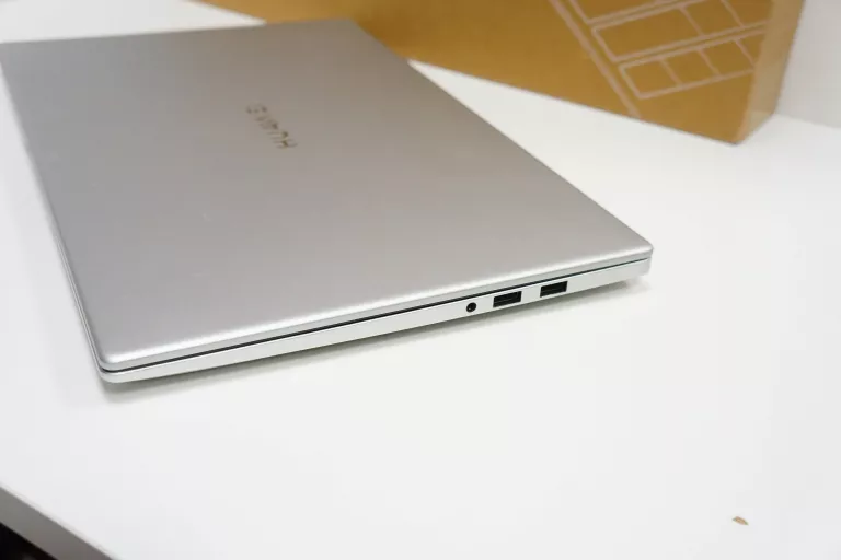 LAPTOP HUAWEI MATEBOOK D15 BOB-WAI9Q 8GB/ 256 GB SSD/ WIN11/I3-1011U
