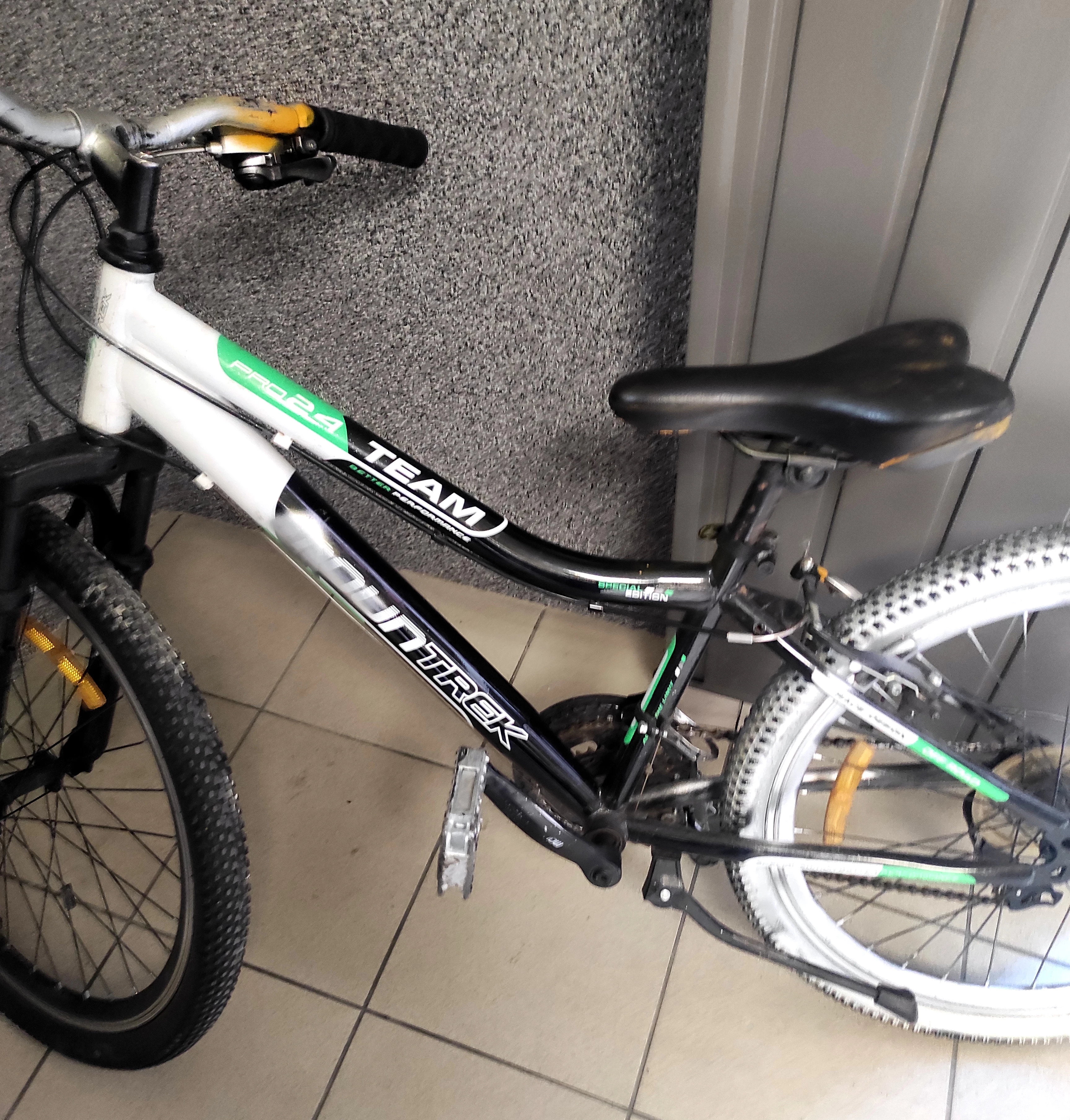 rower-gorski-mountrek-team-pro-24-rozmiar-ramy-brak-informacji