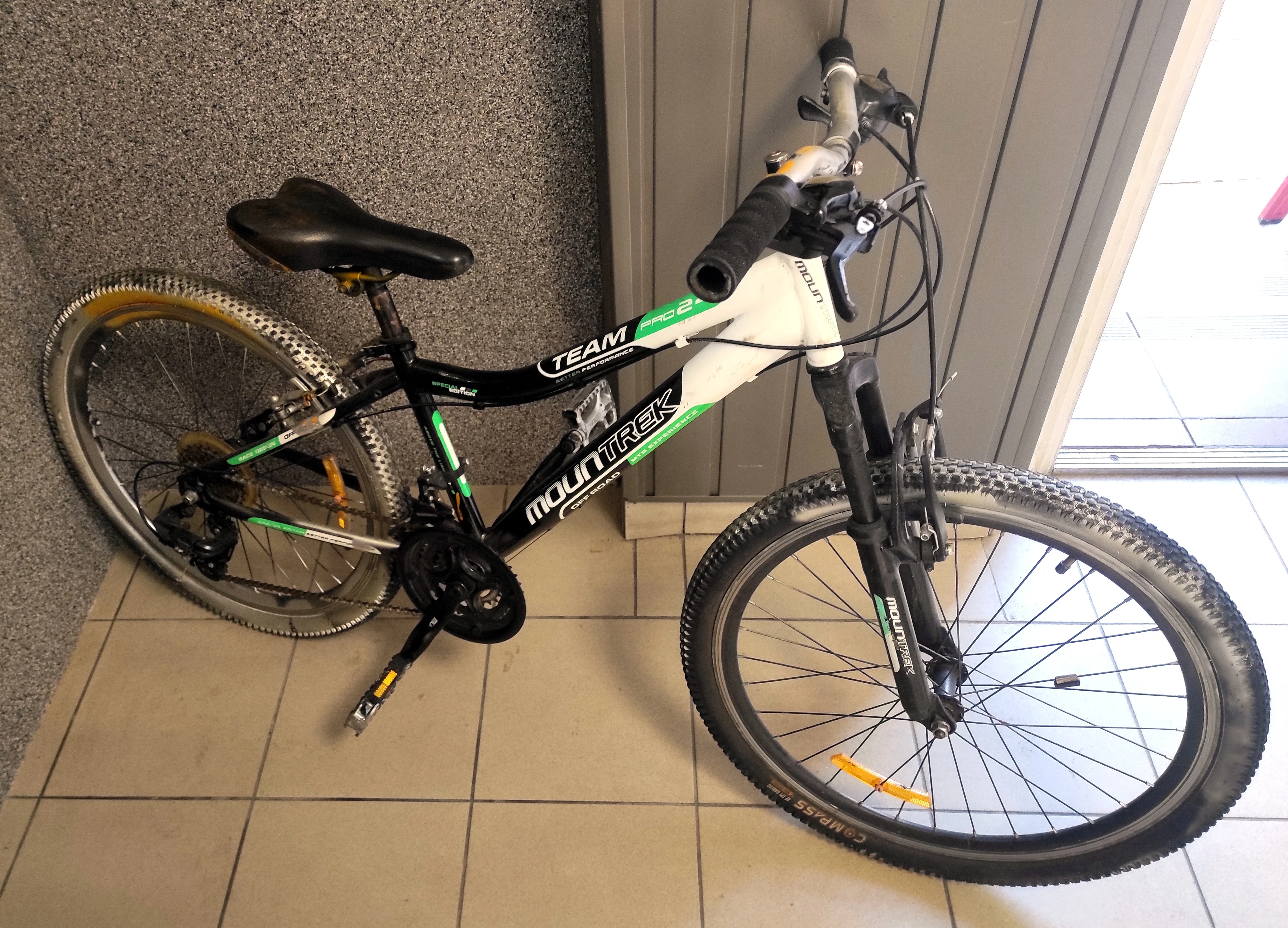 rower-gorski-mountrek-team-pro-24-kolor-wielokolorowy