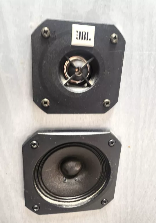 KOLUMNY GŁOŚNIKOWE JBL