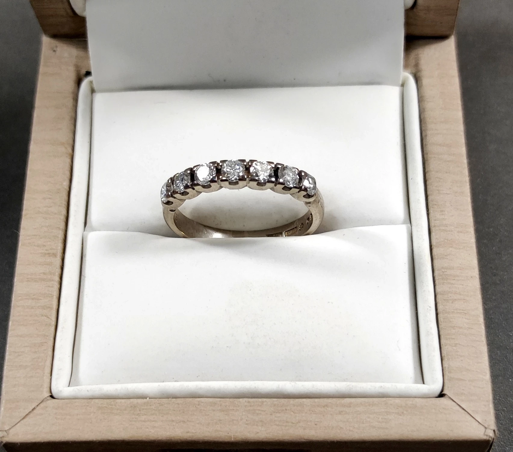 wyrob-jubilerski-uzywany-pierscionek-z-brylantami-r16-p750-biale-zloto-rozmiarsrednica-wew-mm-161767